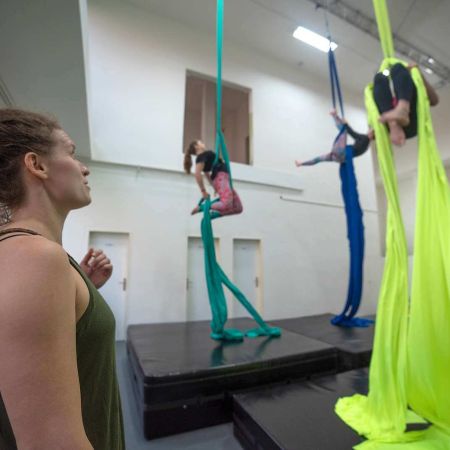 Závěsná akrobacie na šálách – workshopy